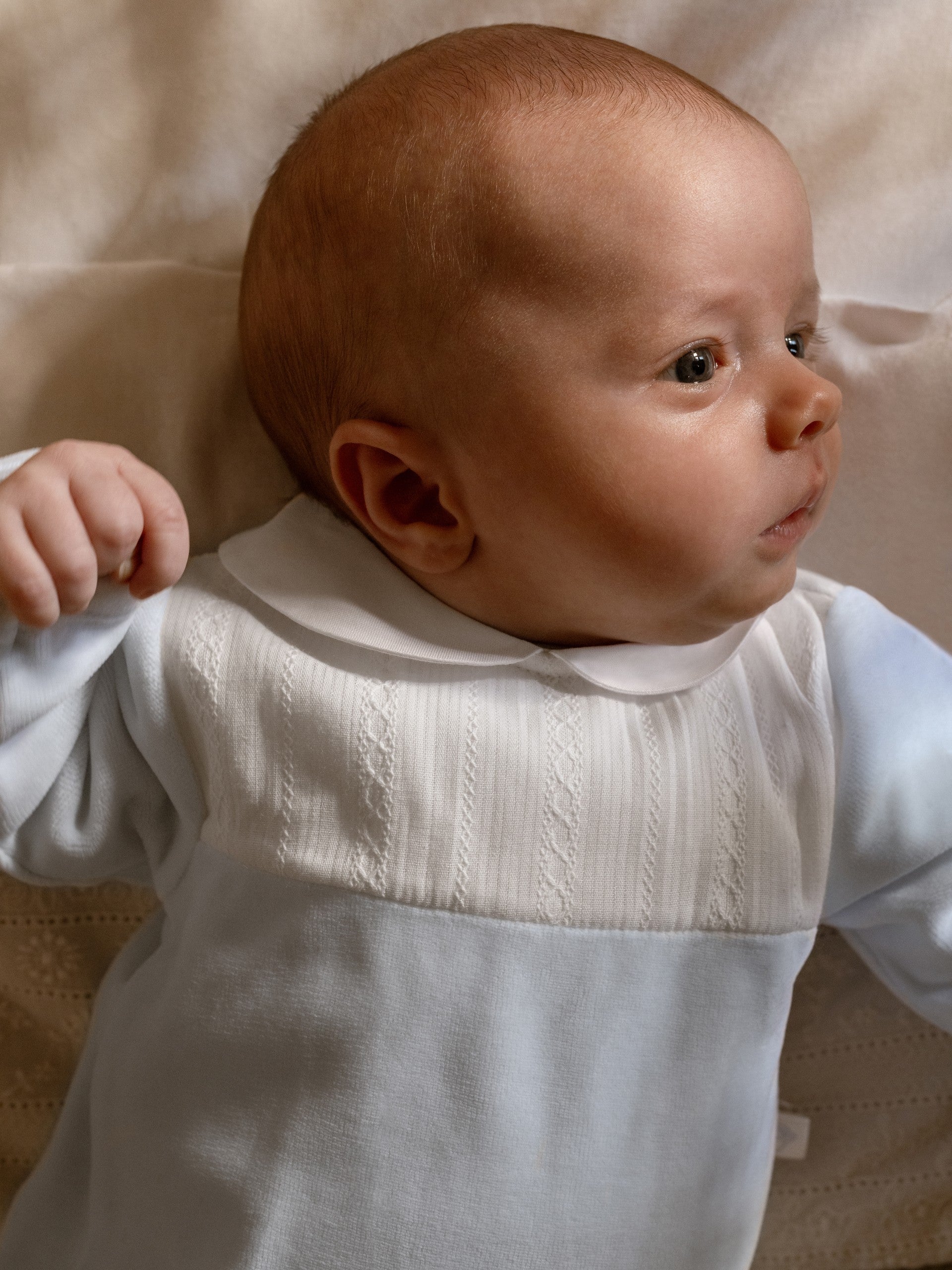 BABYGROW EN VELOURS AVEC TISSU EFFET BRO