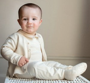 9342- GILET EN TRICOT AVEC ENCOLURE EN V