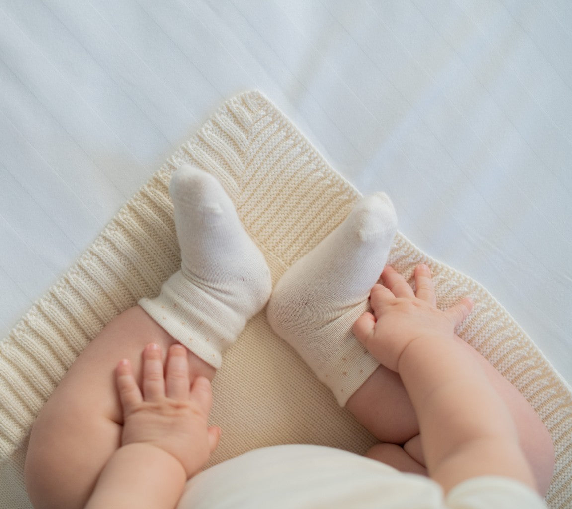 9630- CHAUSSETTE ECRU AVEC PETIT POIDS M
