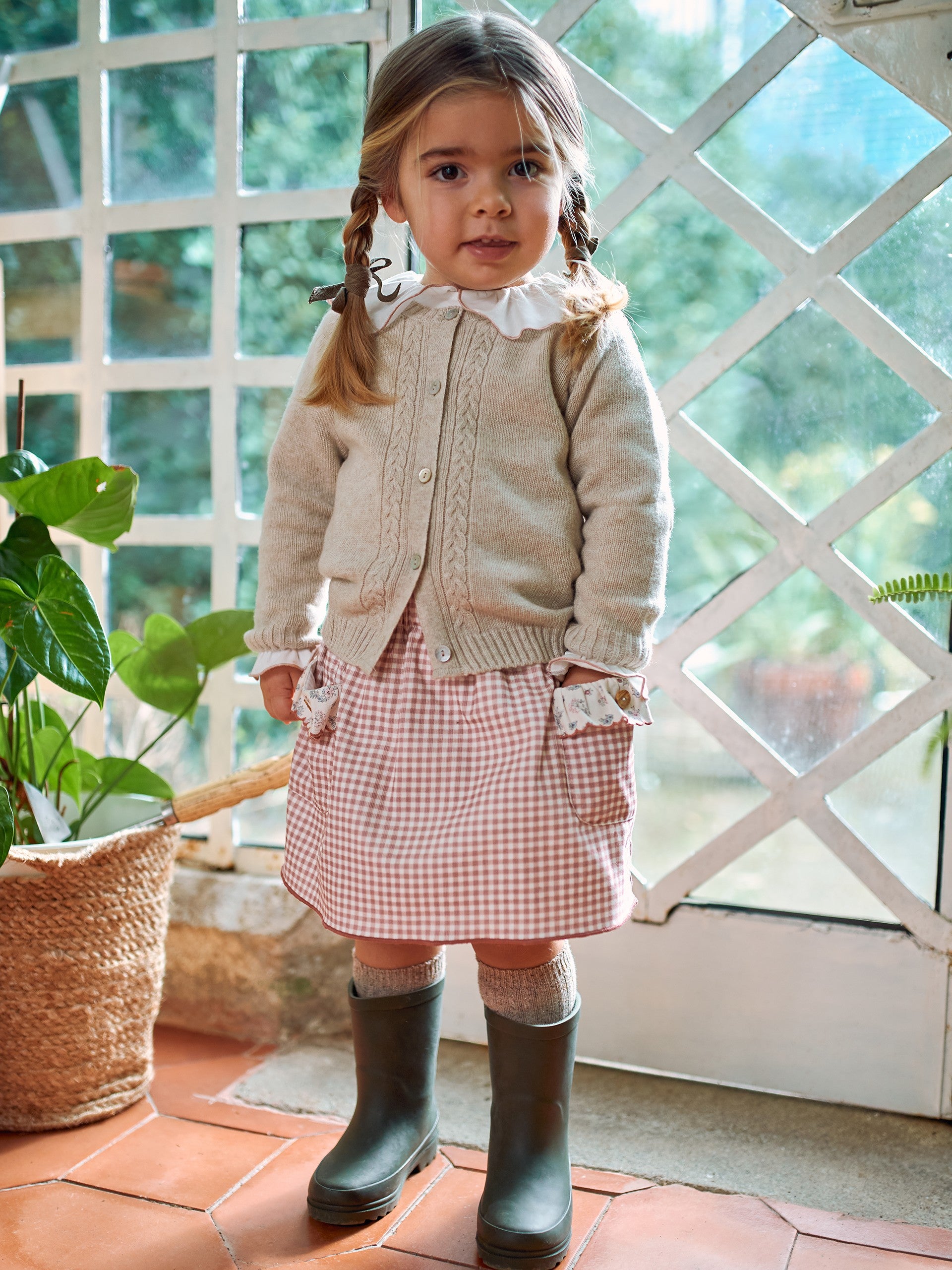 GILET TRICOTE AVEC DETAIL DE TRESSE