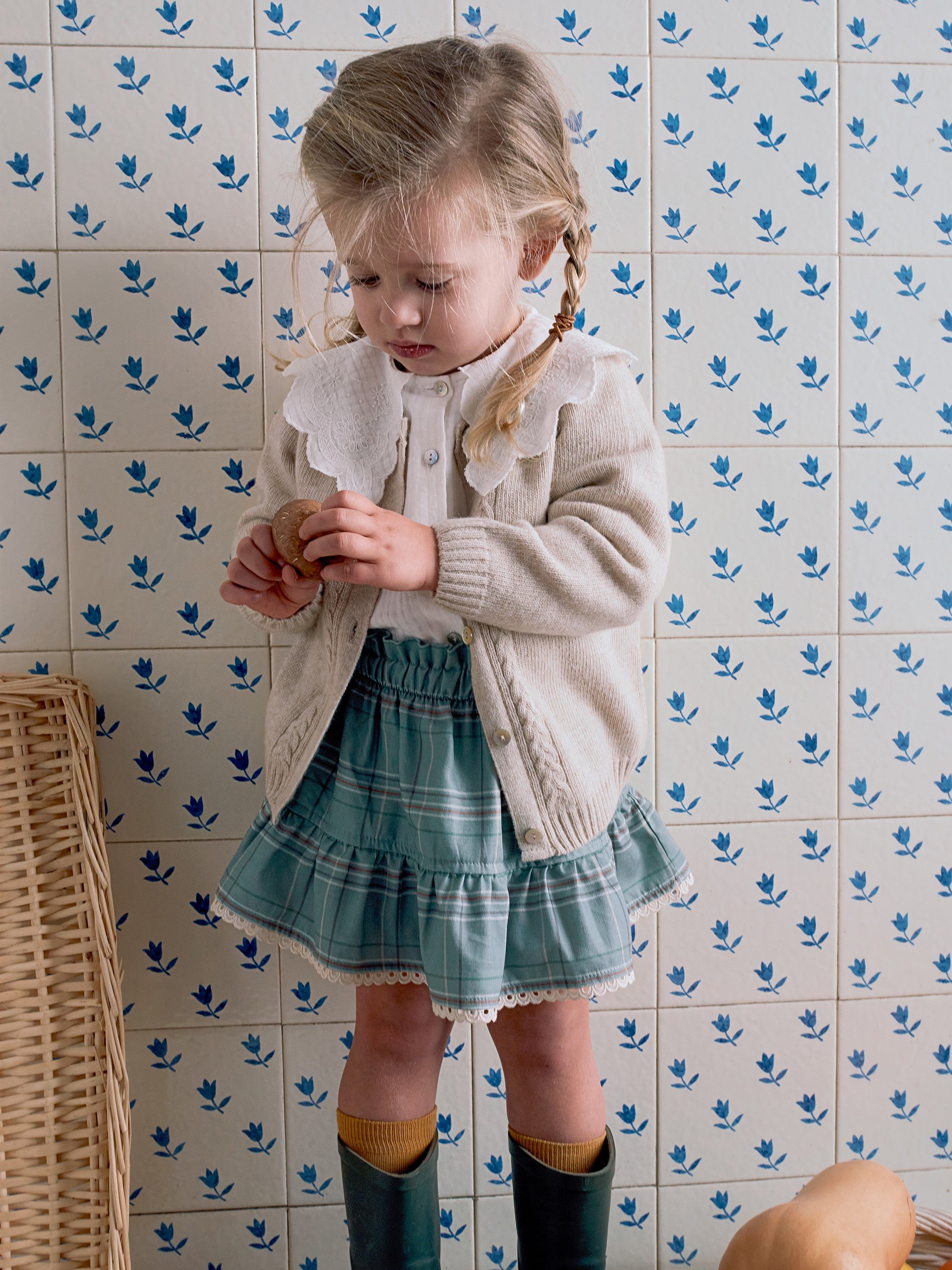 GILET TRICOTE AVEC DETAIL DE TRESSE