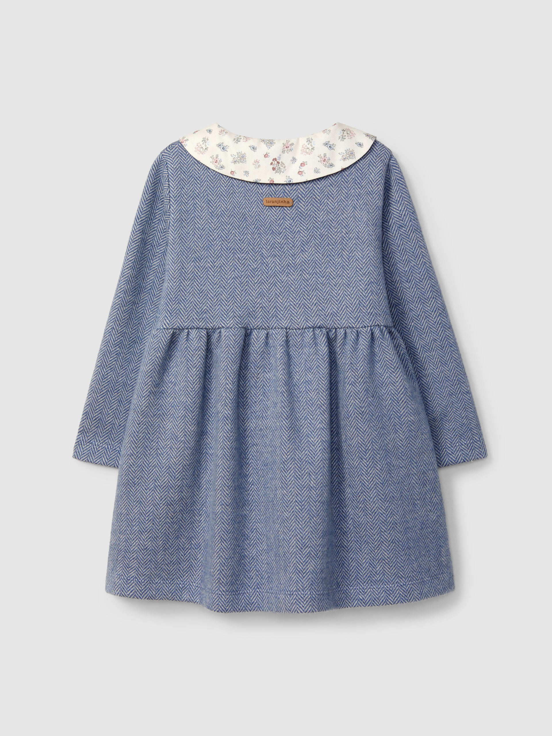 ROBE EN MAILLE EN EPI AVEC DETAILS EN TISSU