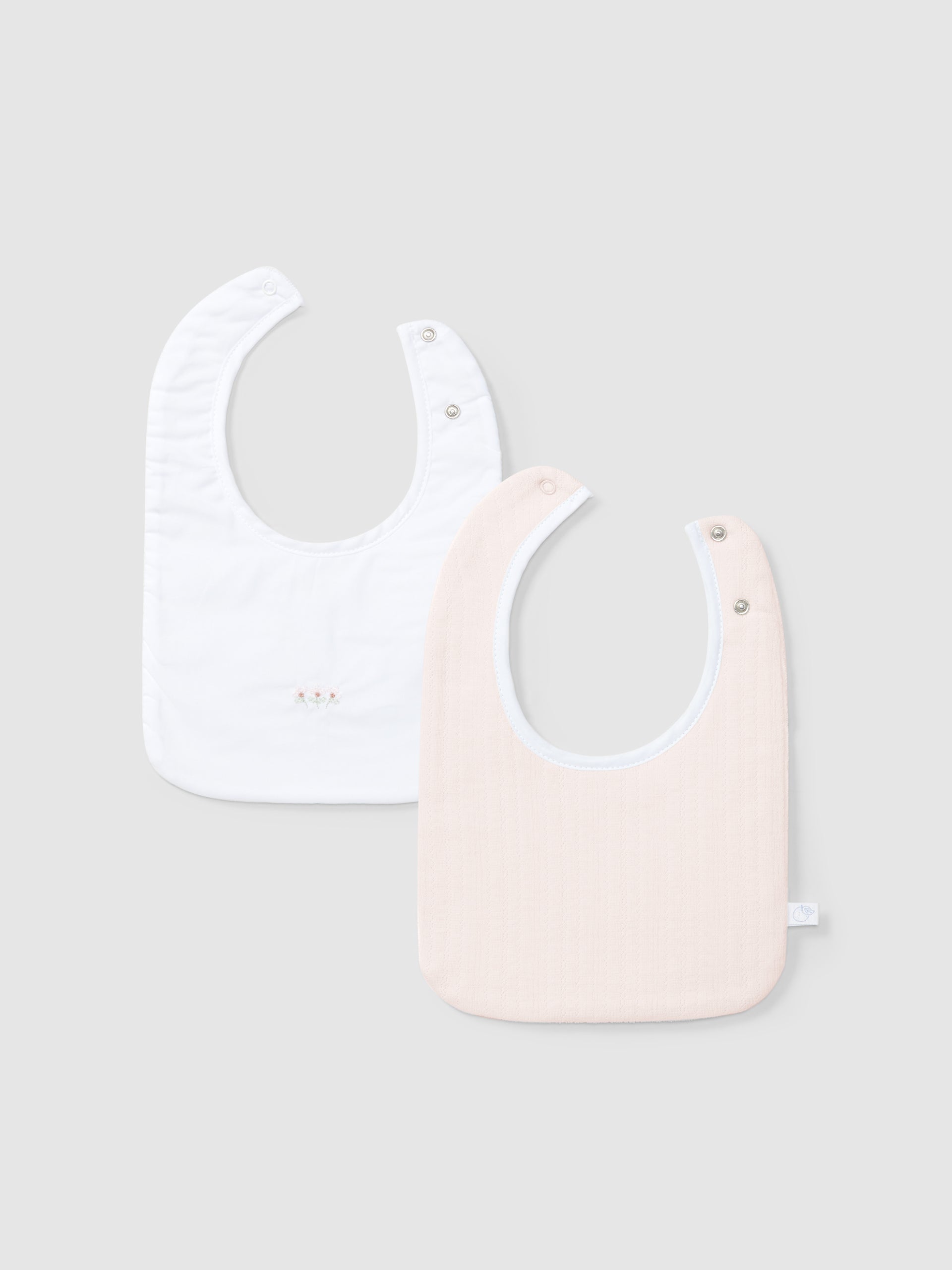 LOT DE DEUX BAVOIRS BRODES ET MAILLE AVEC EFFET AJOURE