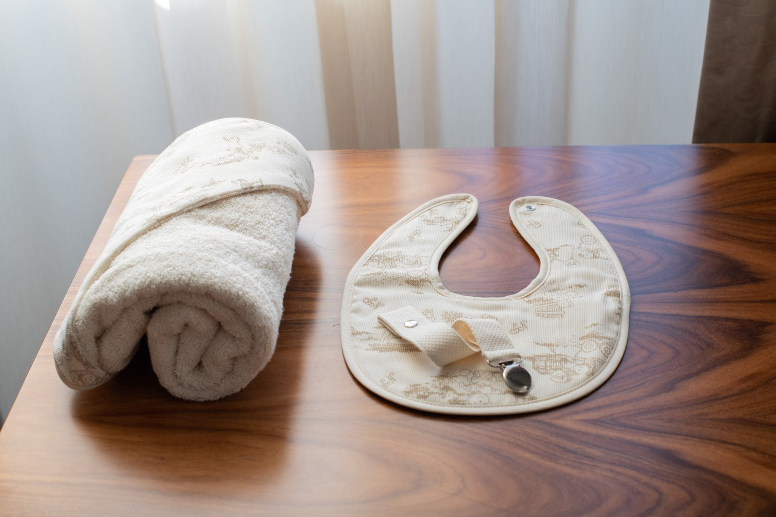 BATH TOWEL WITH CAPUZ EM FABRIC